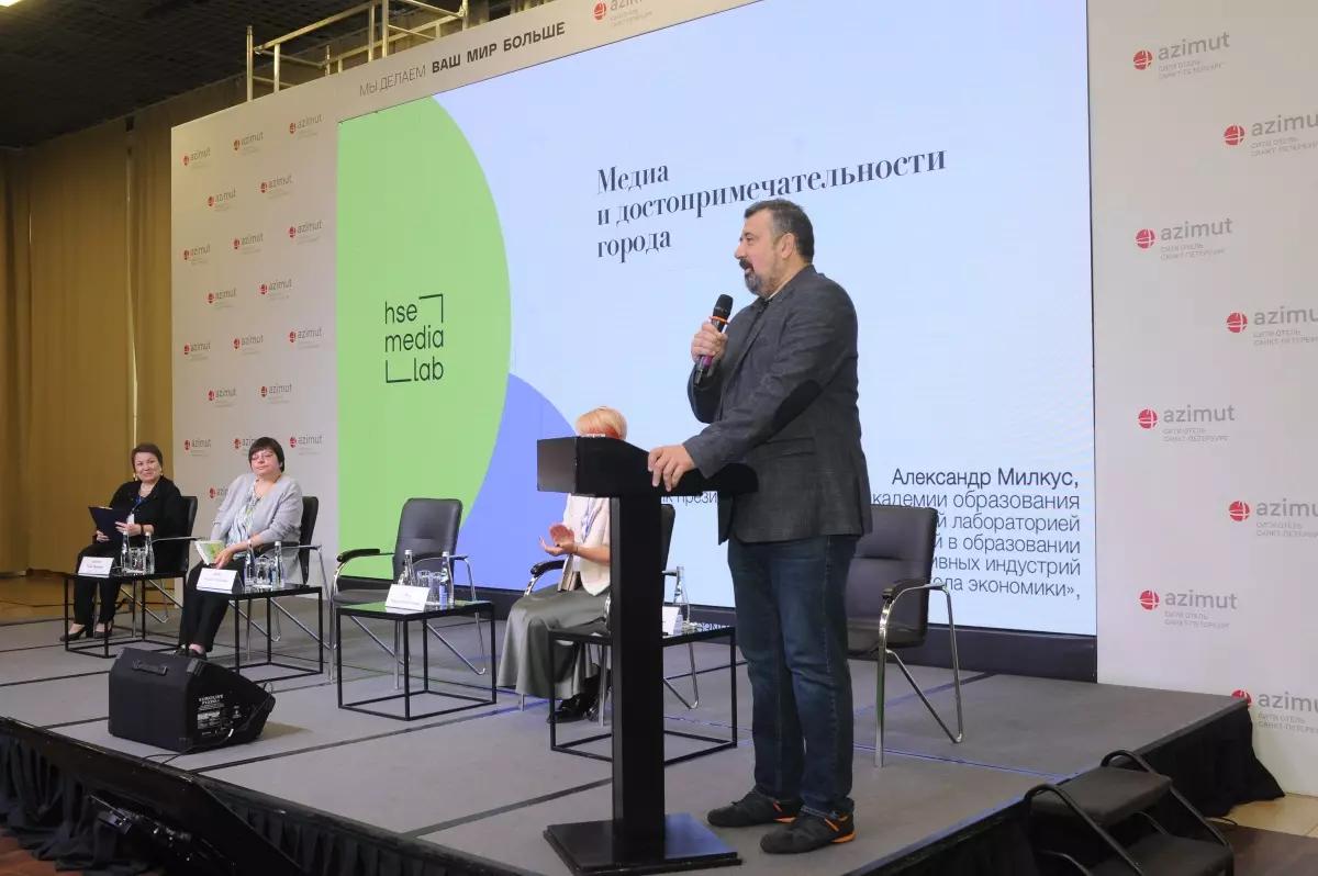 «В помощь экскурсоводу»