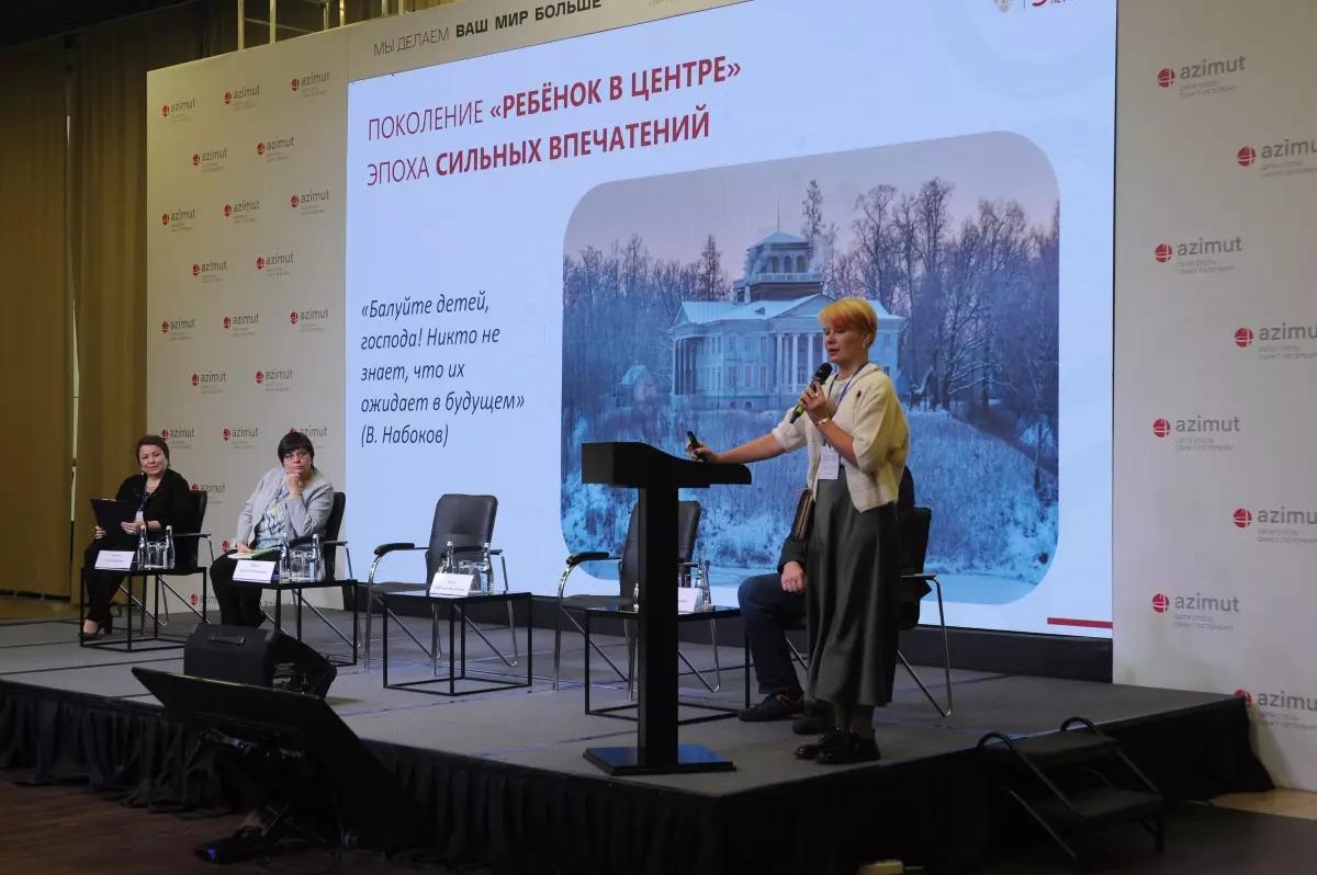 «В помощь экскурсоводу»